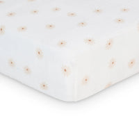 Lulujo - 100% Cotton Muslin Crib Sheet: Daisies